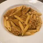 レストラン プティルッソ - トリッパと大豆のペンネ