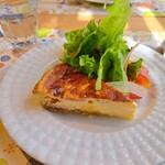 小さな洋食屋さん プティ リジエール - ハンバーグランチ(1980円)　サラダ&キッシュ