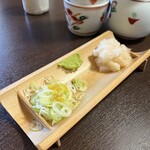 蕎麦処つゆ下梅の花 - 薬味