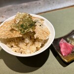Teppanyaki Kaika - お焦げをのせたガーリックライス