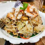 THE LOCAL - ヤムソムオー（ザボンのサラダ）