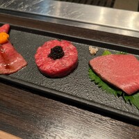 焼肉うしごろ 銀座並木通り店 - 序盤からキャビアやウニが提供