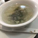 泰南飯店 - ワカメクタクタの温いスープ