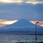 Kamakura Matsubaraan - 雲たなびく夕暮れの富士山