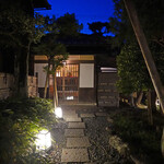 鎌倉 松原庵 - お玄関へのアプローチ