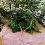 横浜家系ラーメン 三郷家 - ほうれん草。