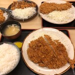 とんかつ 肉料理 麻釉 - ジャンボチキンカツ。さらに500gチキンカツもあります