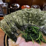 横浜家系ラーメン 三郷家 - 海苔増しは5枚100円。