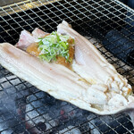 炉ばた ちどり - この段階で店員さんが来て、シッポの方を皮から身を剥がし、味噌とネギを少量混ぜて『お好みで味噌を調整してください』食べるぞ！