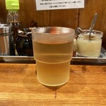 横浜家系ラーメン 三郷家 - お茶。