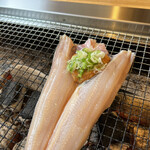 炉ばた ちどり - 提供されてまもなくの段階。店員さんが『しばらくこのままにしてください』と言って去ってしまった。