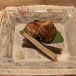 Teikoku Hoteru Torakuro - 穴子とゴボウの揚げ物