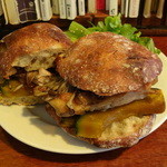 パーラー江古田 - チキンとまいたけのオーブン焼き、かぼちゃとナスのサンドイッチＷ（ドッピオ）をチャバタで