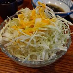 やき鳥三太郎 - 焼鳥サービスの千切りキャベツ(2023年8月7日撮影)