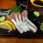 やき鳥三太郎 - はまち造り 980円(税込)(2023年8月11日撮影)