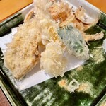 Takiji - 天せいろの天ぷら   天ぷら屋さんも顔負けの軽〜い衣！常に揚げたてが食べられるようにと2度に分けて運んでくれるなんて気づかいも天ぷら屋さん顔負け！海老が弾けるようにプリプリで最高隆盛！