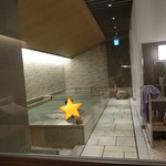 インターコンチネンタルホテル大阪 - ４階の大浴場。ドライサウナにスチームサウナもあります。朝７時から夜は２１時半まで。