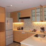 インターコンチネンタルホテル大阪 - 最新式の家電、、、IHヒーターや大型冷蔵庫、電子レンジ・ヘルシオなどが備わった高機能キッチン。