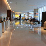 インターコンチネンタルホテル大阪 - フロントのある２０階。広々としています。向こうの方はラウンジです。