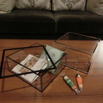 インターコンチネンタルホテル大阪 - テーブルの上にはコケシちゃんなどのお菓子が。。。ベッドサイドにもお菓子がありました。