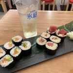 Kuromon Sushi - サーモンアボカド巻、鉄火巻