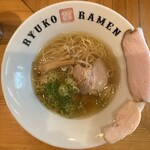 なま醤油とんこつ フルスイング - 中華そば(780円、真上から)