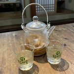 Kammi I Chi Pakutei - 食前酒：自家製高麗人参酒