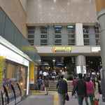 うしごろ 貫 - 人の波をかき分けて恵比寿銀座方面へと進み