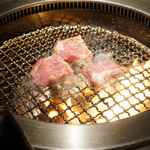 早速厚みのある部位や薄い部位もどんどん焼いていき