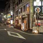 うしごろ 貫 - 看板の前をそのまま横切った先に