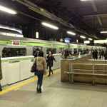 うしごろ 貫 - 恵比寿駅は夕方になると電車から降りる人も、電車にのる人も両方多いのが印象的で
      グルメを楽しむ目的で降りる方の他に、会社や学校なども近くに多くあるのかな？と感じました。