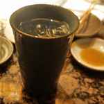 うしごろ 貫 - その後は切り落としや、一緒に行った友人イチオシのコリコリと共に
      香りは甘く味は甘さ控えめでさっぱりなグンマー産の白加賀でつくった梅酒500円を頂き