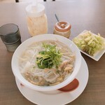 ベトナムのフォー - 鶏肉のブン