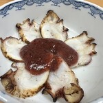 千成寿司 - 炙りタコの梅肉添え