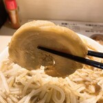 麺屋 三郎 - 二郎系にしては薄め