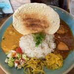 Curry&Spice青い鳥 - 【２種盛り】・カシミーリチリチキンカレー ・豆とズッキーニのカレー