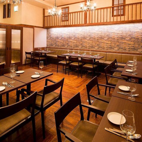 座席 : 炉端ビストロ ニクオ&ベジコ （【旧店名】ピザと肉 サカバ LUNO