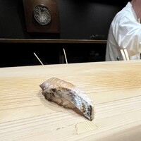 鮨処 つく田 - 鰆。肉厚です。
