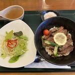 洋食屋 Tomato畑 - 定番ビフテキ丼1,000円