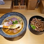 地鶏と伊勢海老 中華そば 頑 - 