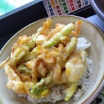 ゆで太郎 - 「ミニ季節のかき揚げ丼」をパチリ♯　ピント❊が後ろの「クーポン券」に(^o^;)