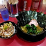 家系ラーメン とらきち家 - ラーメン賄い飯セット950円+賄い飯肉まし50円