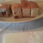 ウマコシ - イタリアパン　フォカッチャ（ドライイチジク入りとプレーン）