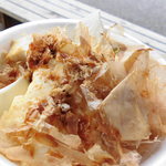 ゆば喜 - 温豆腐100円。豆腐はもちろん、鰹節も美味しいっ！