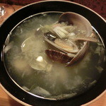 宝寿司分店 - アサリの味噌汁・・・アサリがハマグリ並のデカさ
