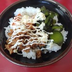 とんこつラーメンいしい - オカワリで無限大蒜と青ガッパにマヨビーム