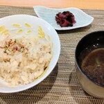 新割烹 丹色 - 鰆と木の子御飯、レタスと滑子赤出汁、香り物