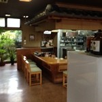 厨房前のカウンターが素敵だ