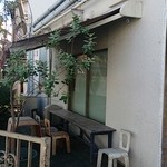 AOSAN - 買ってきたパンをここで食べることも可能