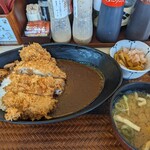 かつ庵 - チキンカツカレーと味噌汁